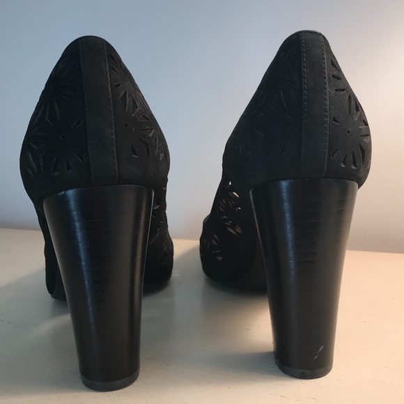 LAUREN RALPH LAUREN LEATHER VIONA ll EYELET HEELS - Picture 6 of 15